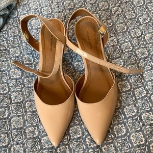 Dress pumps color nude sz 5 1/2